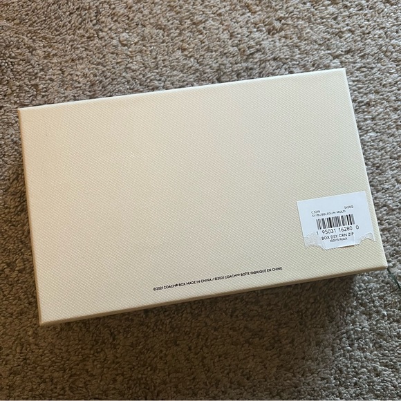 Coach Boxed Corner Zip Wristlet in Daisy Bubblegum - Picture 8 of 10